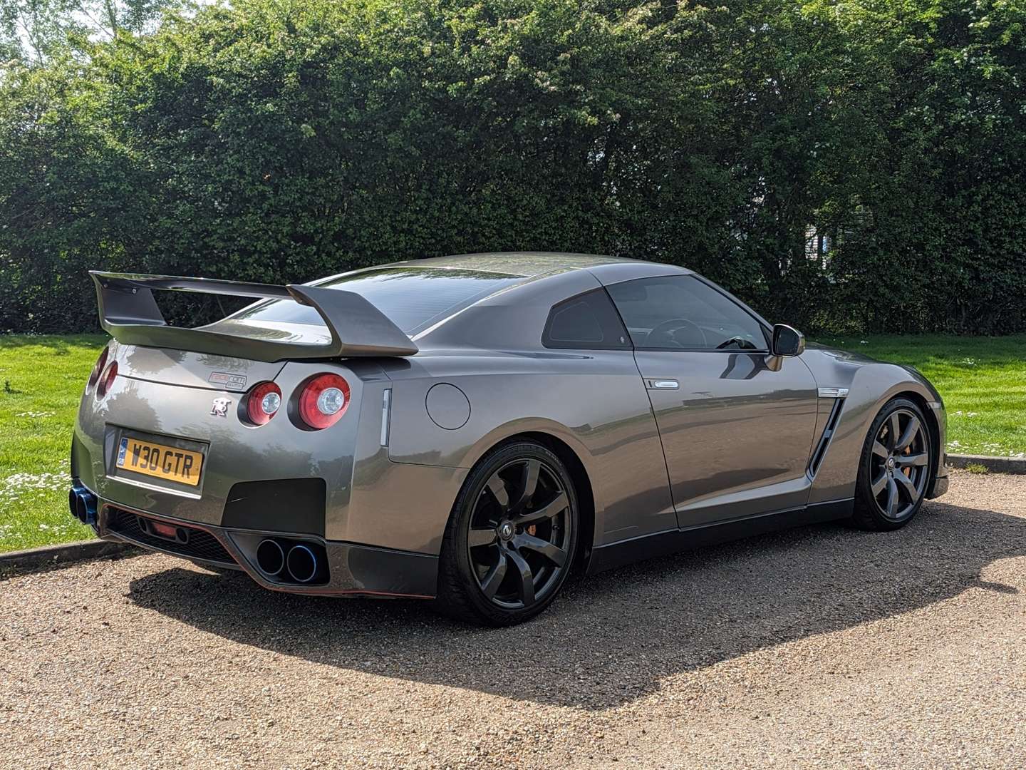 <p>2009 NISSAN GT-R BLACK EDITION S-A</p>