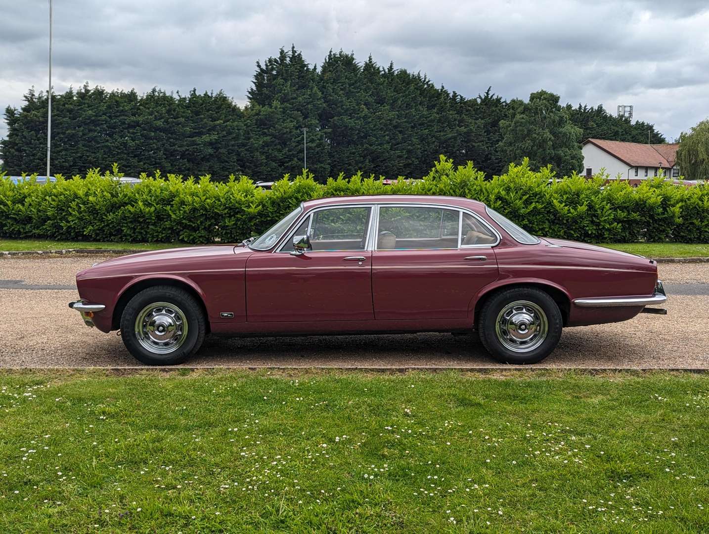 <p>1977 JAGUAR XJ 3.4 AUTO&nbsp;</p>