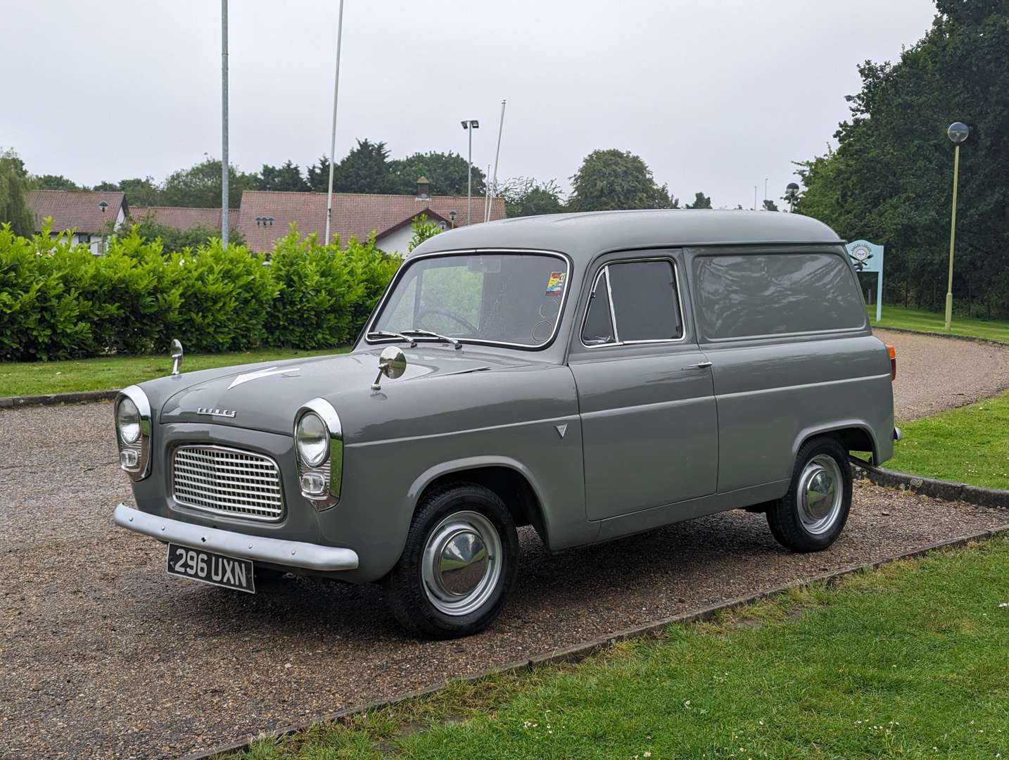 <p>1960 FORD THAMES VAN</p>