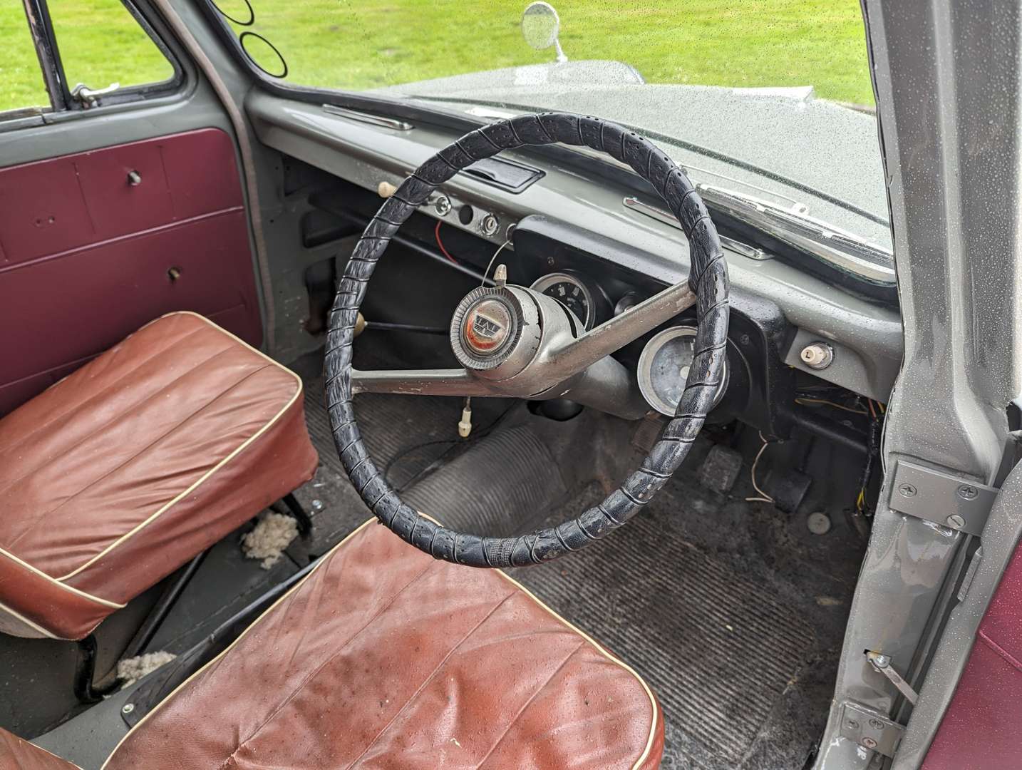 <p>1960 FORD THAMES VAN</p>