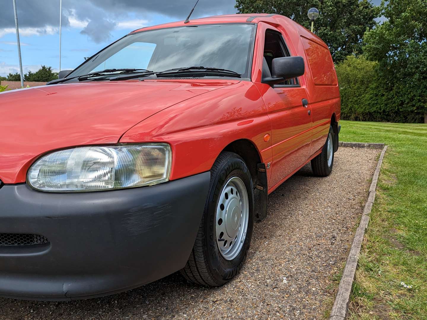 <p>2001 FORD ESCORT 55 D VAN</p>