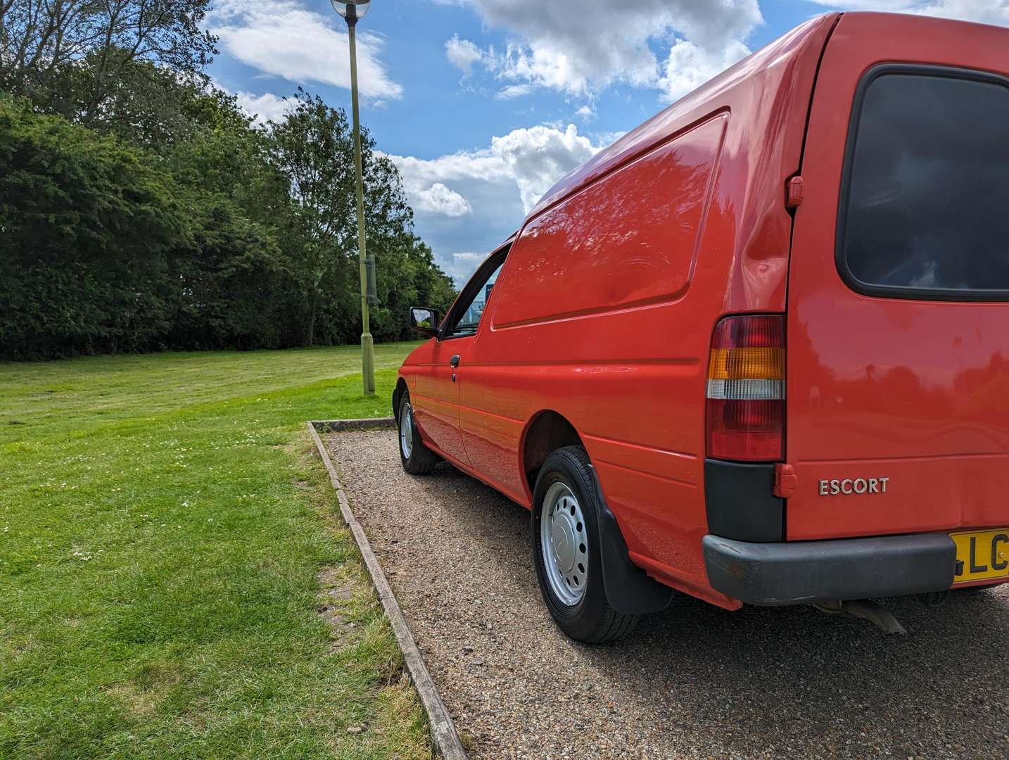 <p>2001 FORD ESCORT 55 D VAN</p>