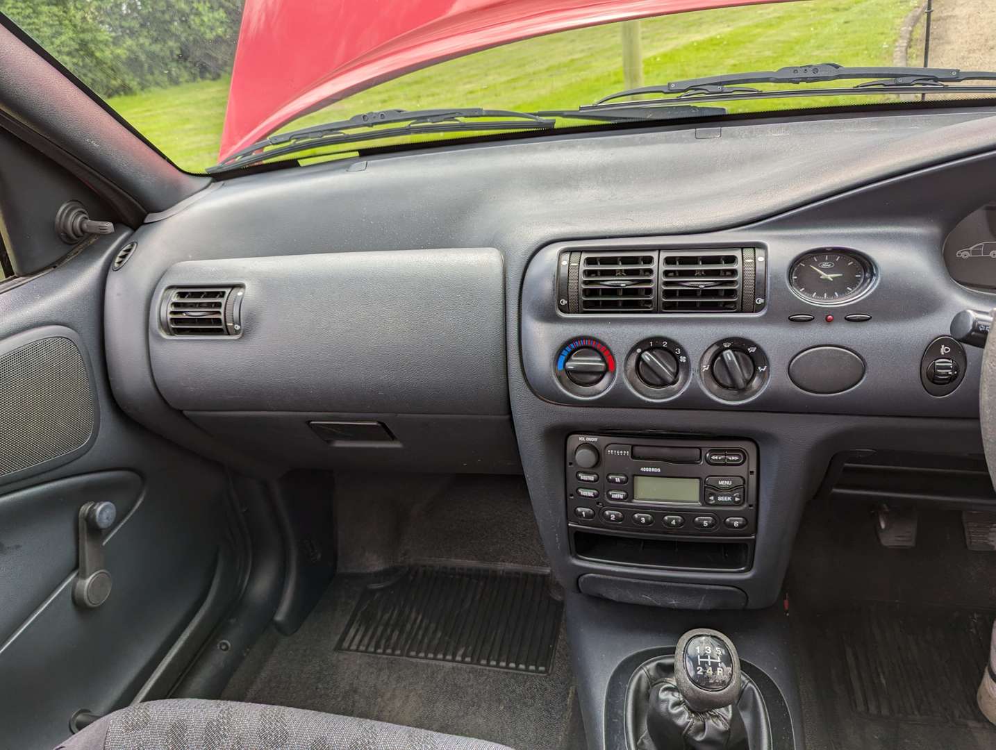 <p>2001 FORD ESCORT 55 D VAN</p>