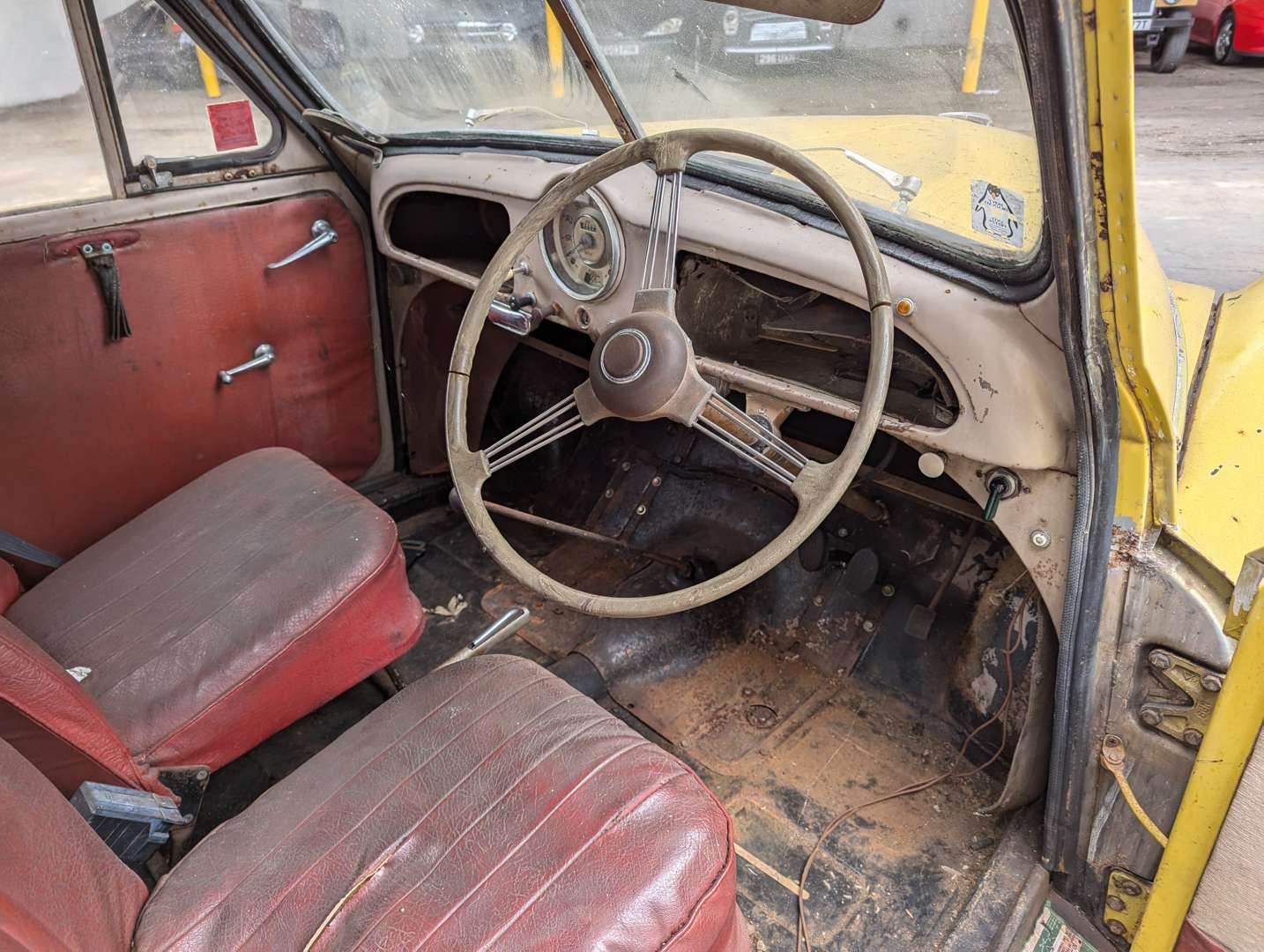 <p>1955 MORRIS MINOR CONVERTIBLE&nbsp;</p>