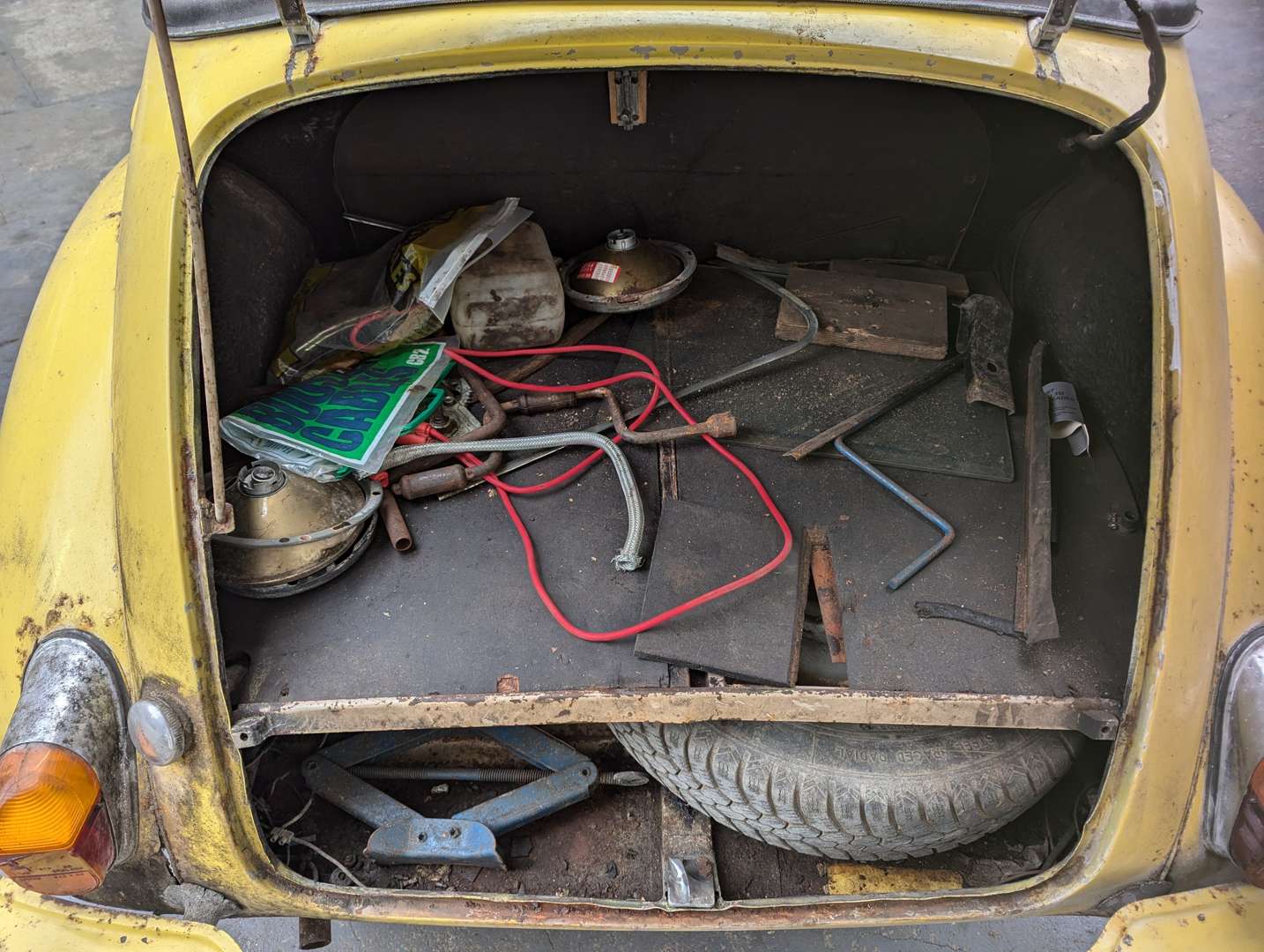 <p>1955 MORRIS MINOR CONVERTIBLE&nbsp;</p>