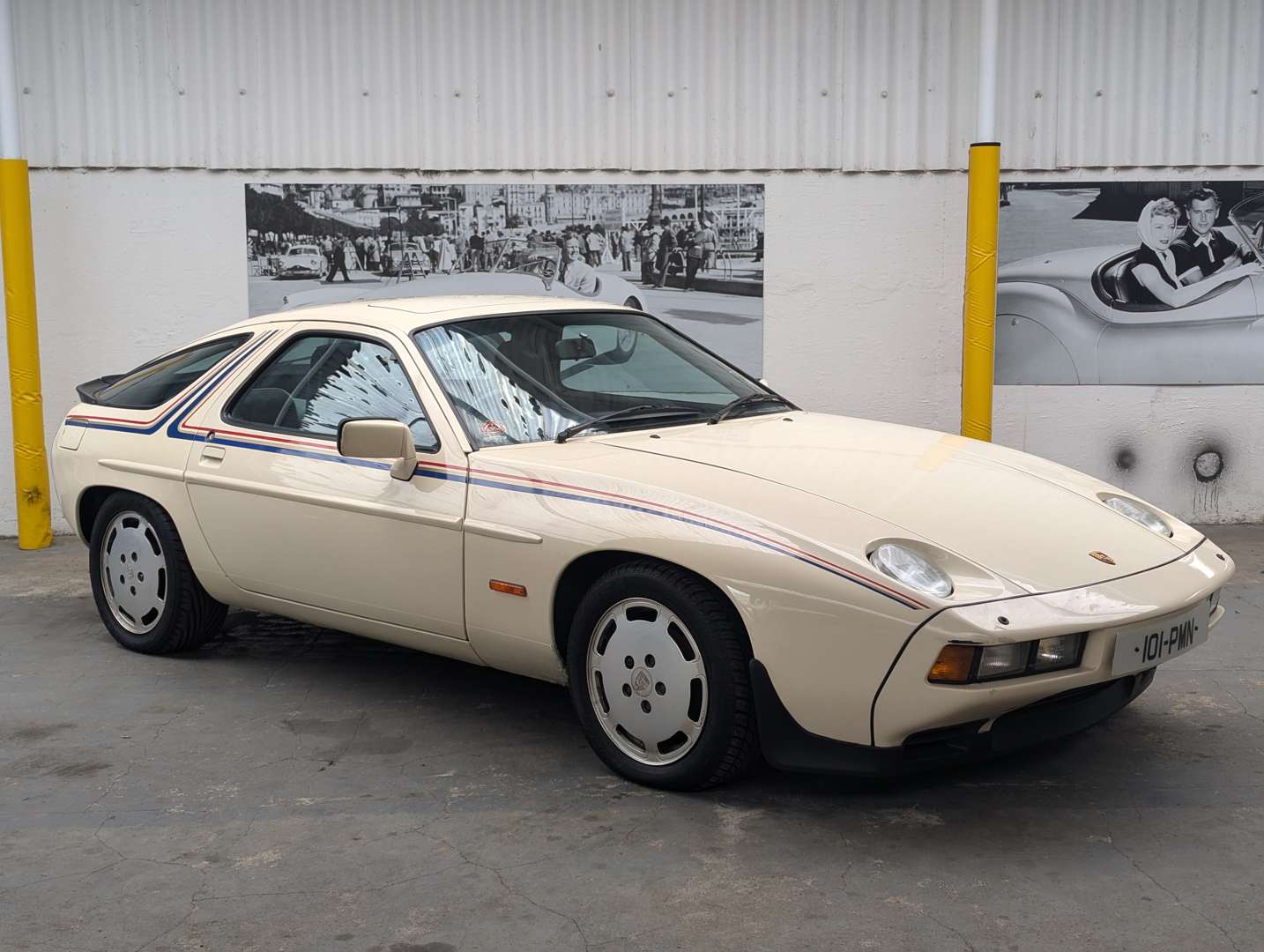 <p>1985 PORSCHE 928 S2&nbsp;</p>