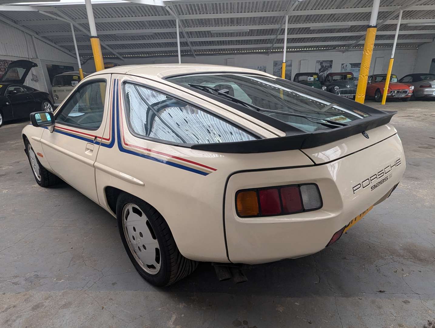 <p>1985 PORSCHE 928 S2&nbsp;</p>