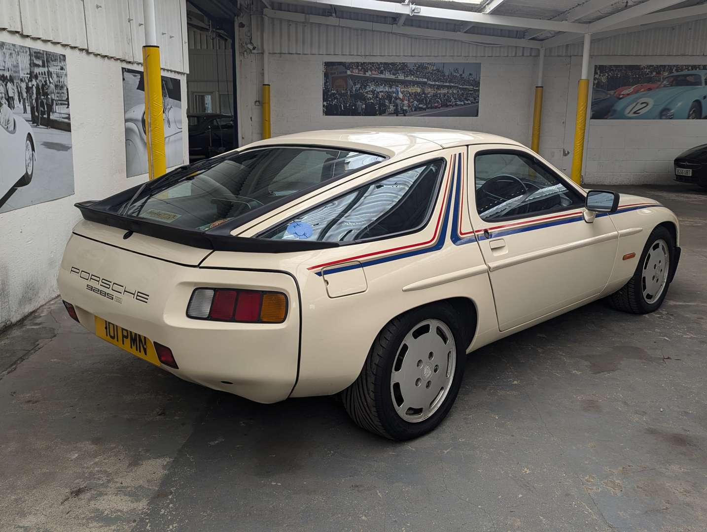 <p>1985 PORSCHE 928 S2&nbsp;</p>