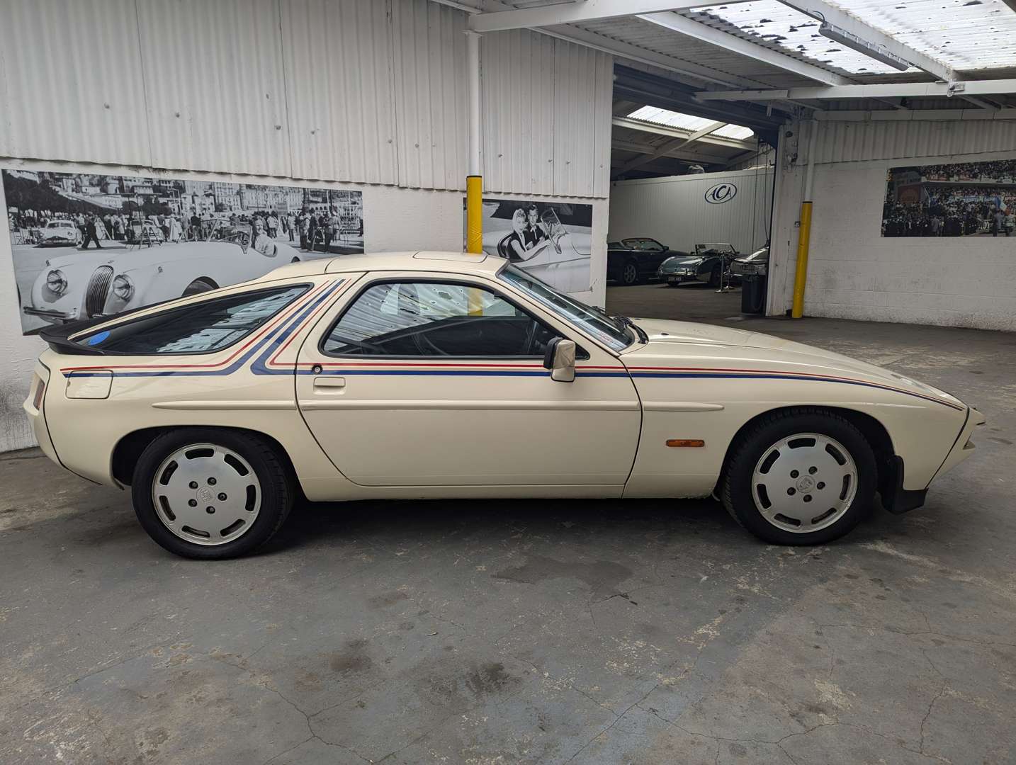 <p>1985 PORSCHE 928 S2&nbsp;</p>