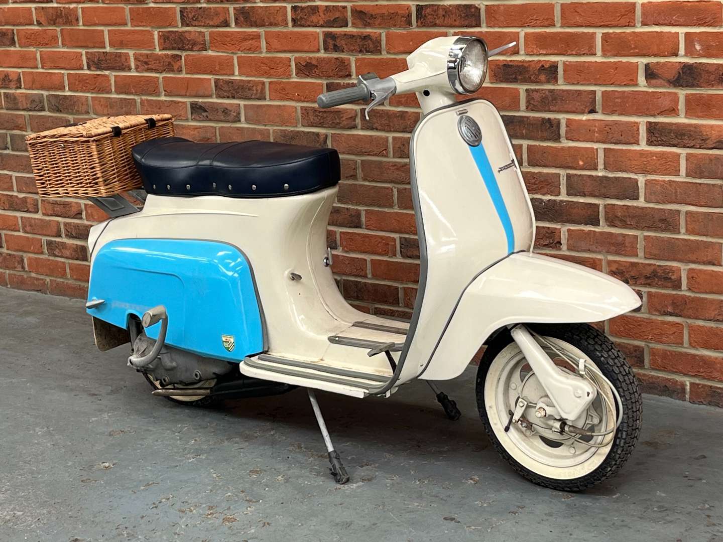 <p>1968 LAMBRETTA 125</p>