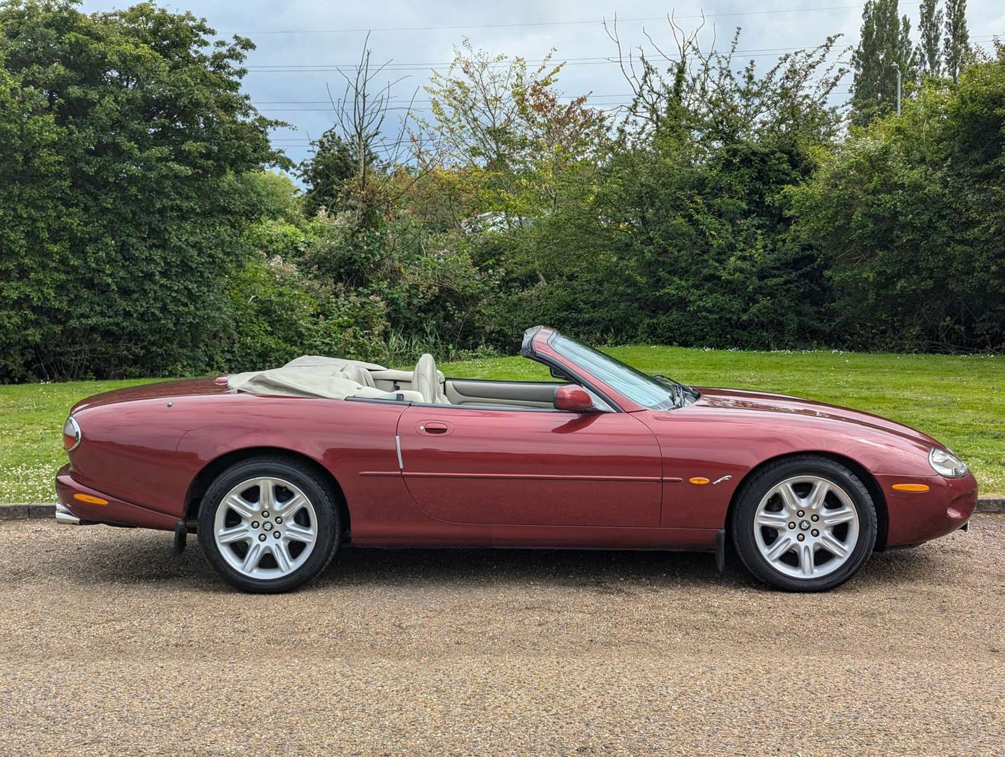 <p>1999 JAGUAR XK8 4.0 CONVERTIBLE AUTO</p>