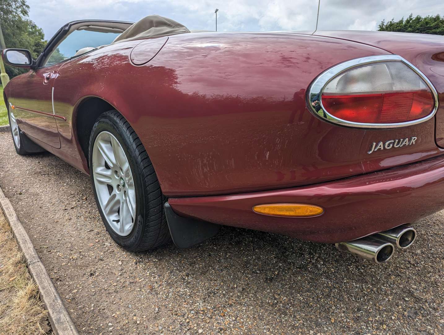 <p>1999 JAGUAR XK8 4.0 CONVERTIBLE AUTO</p>