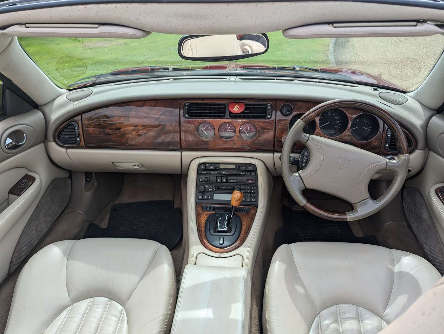 <p>1999 JAGUAR XK8 4.0 CONVERTIBLE AUTO</p>