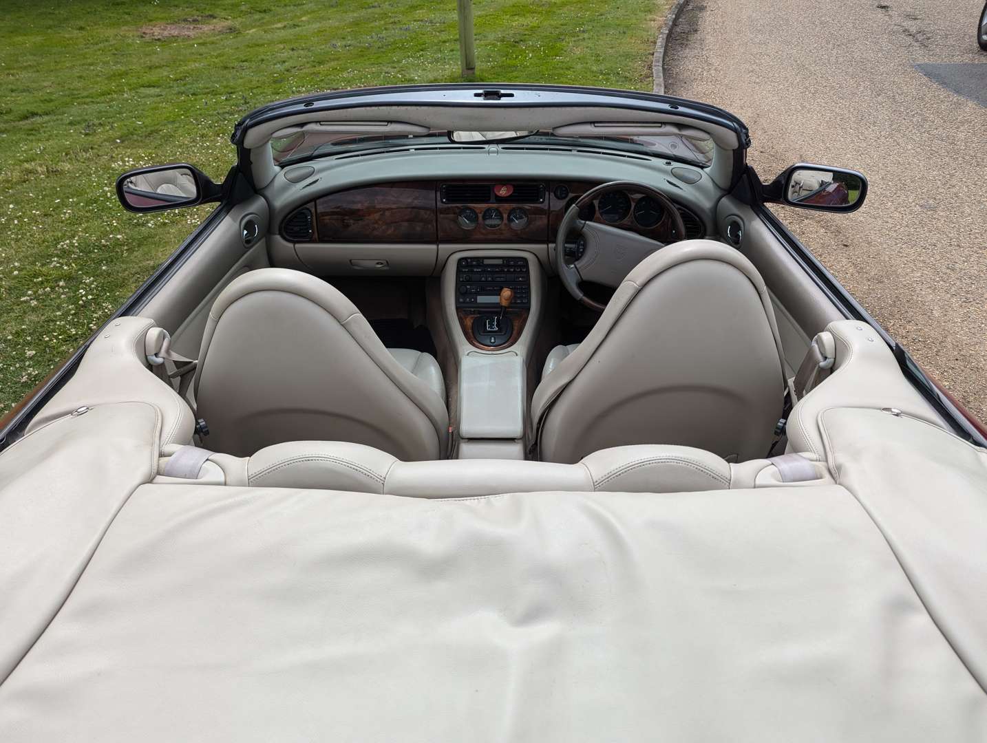 <p>1999 JAGUAR XK8 4.0 CONVERTIBLE AUTO</p>