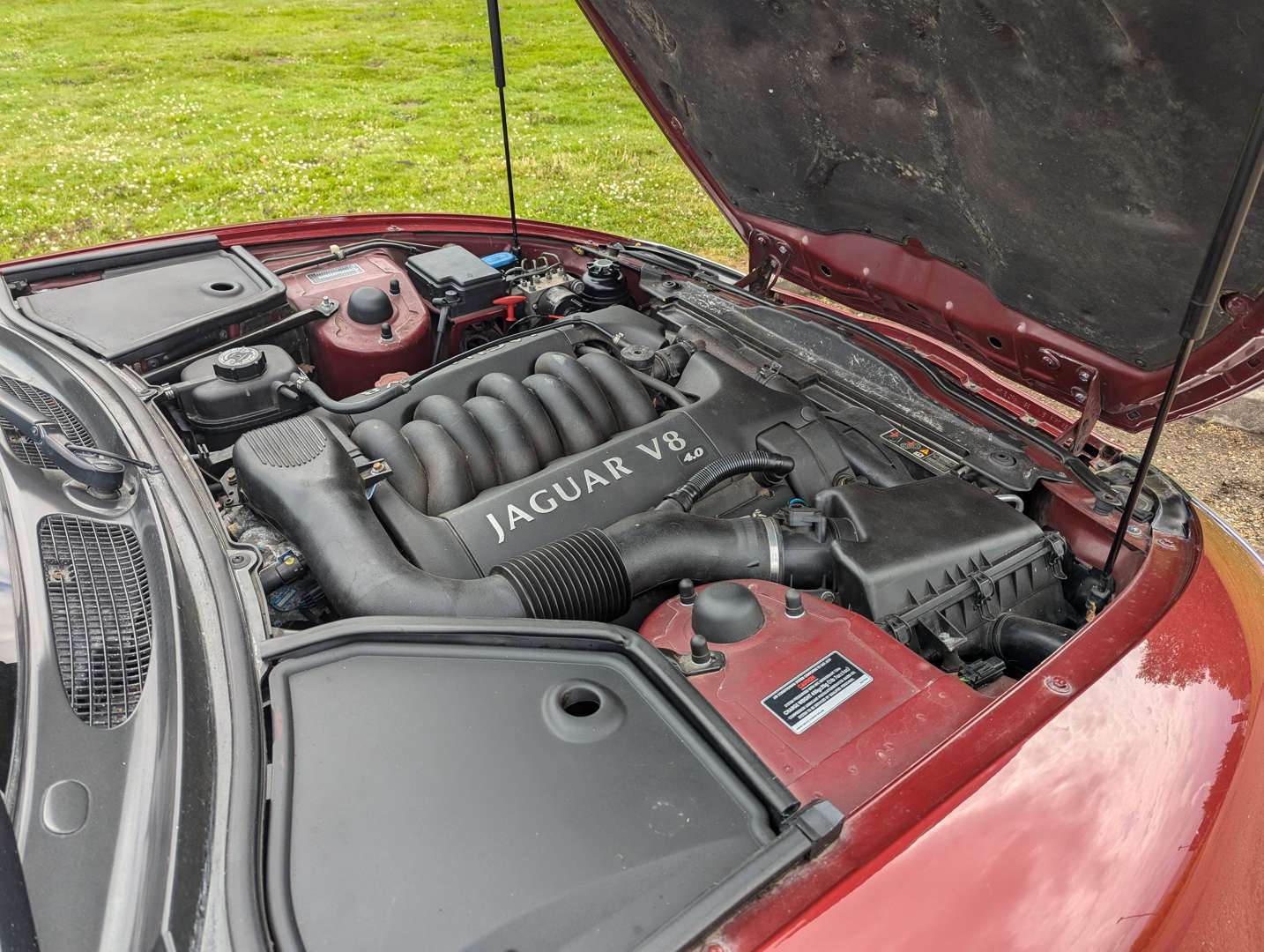 <p>1999 JAGUAR XK8 4.0 CONVERTIBLE AUTO</p>