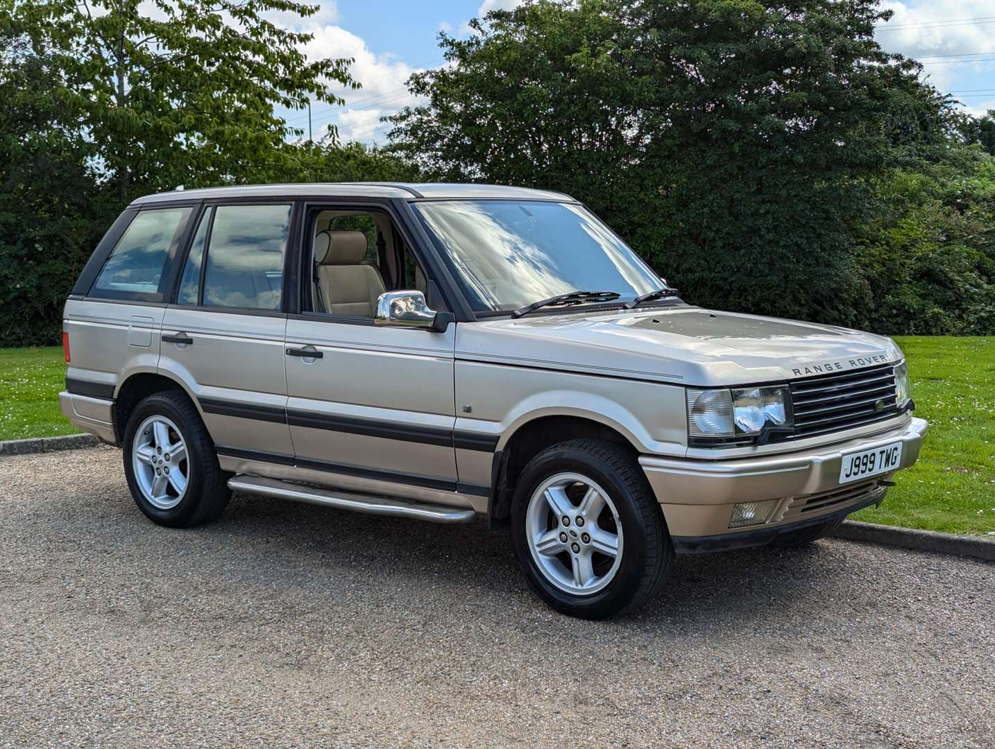 <p>1999 RANGE ROVER 4.6 HSE AUTO&nbsp;</p>