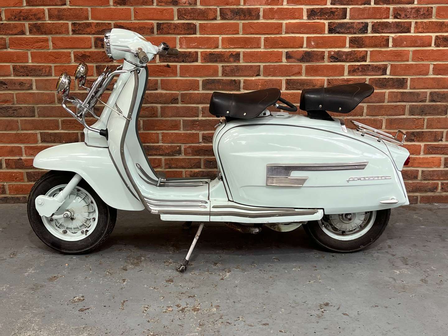 <p>1963 LAMBRETTA Li125</p>