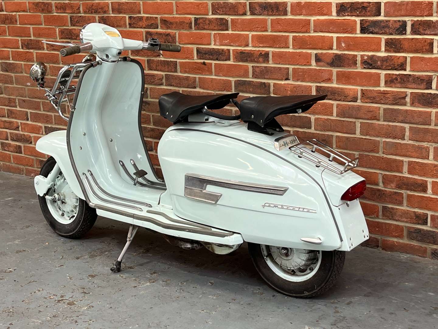 <p>1963 LAMBRETTA Li125</p>