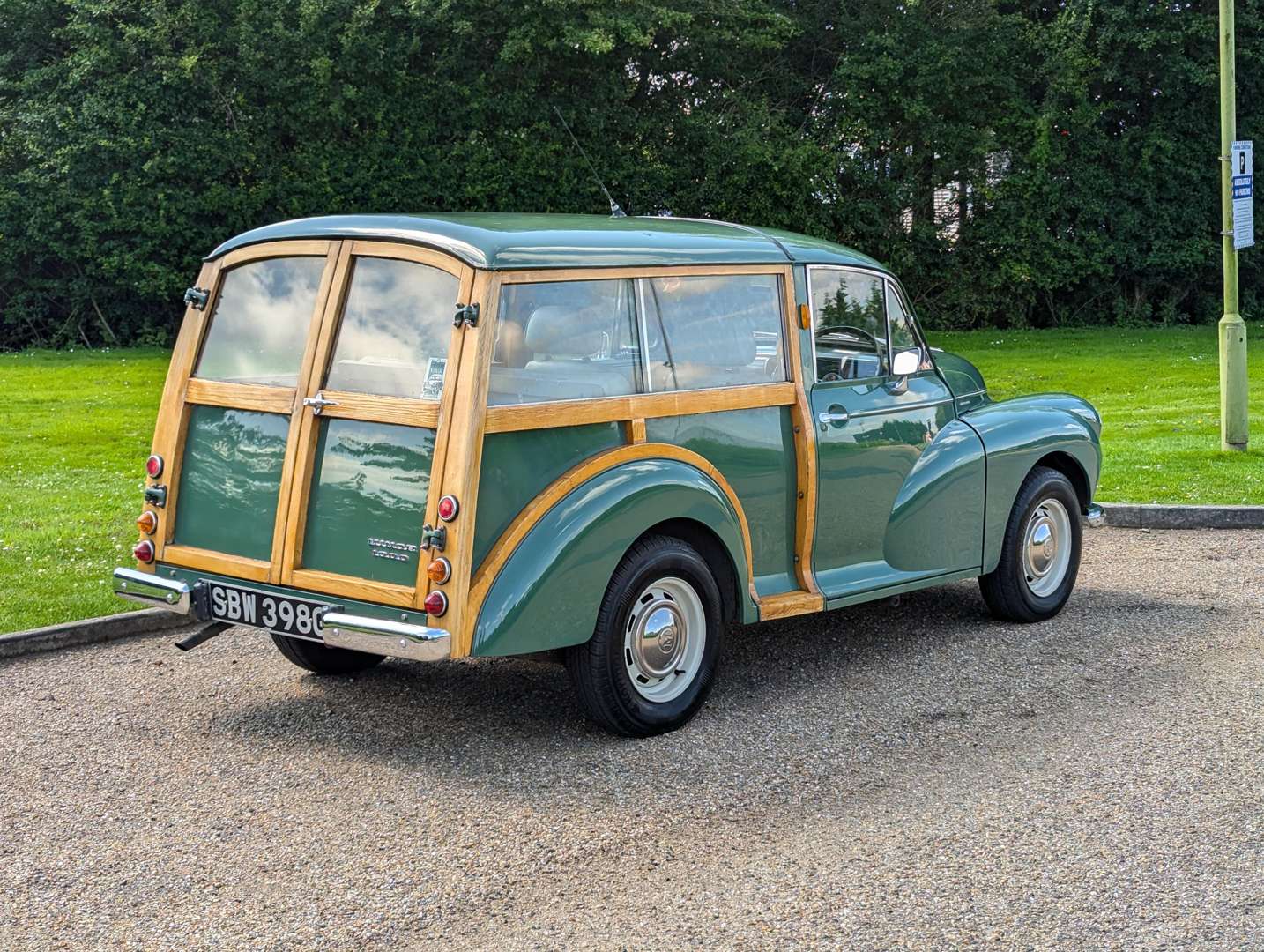 <p>1969 MORRIS MINOR TRAVELLER</p>