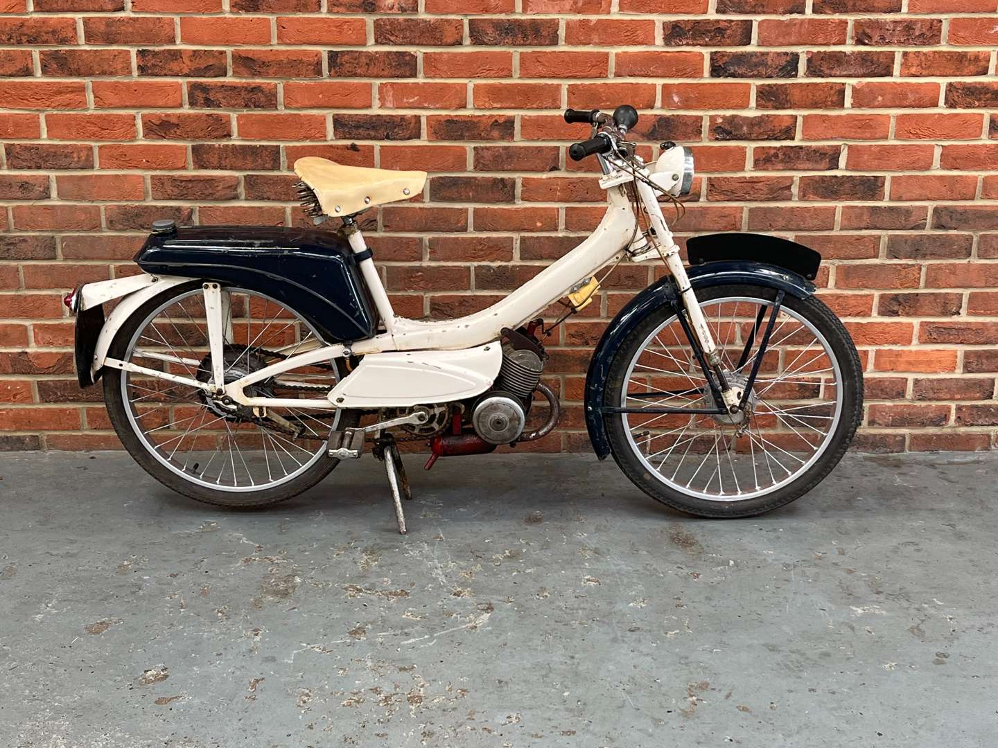 <p>1965 RALEIGH RM6 50CC</p>