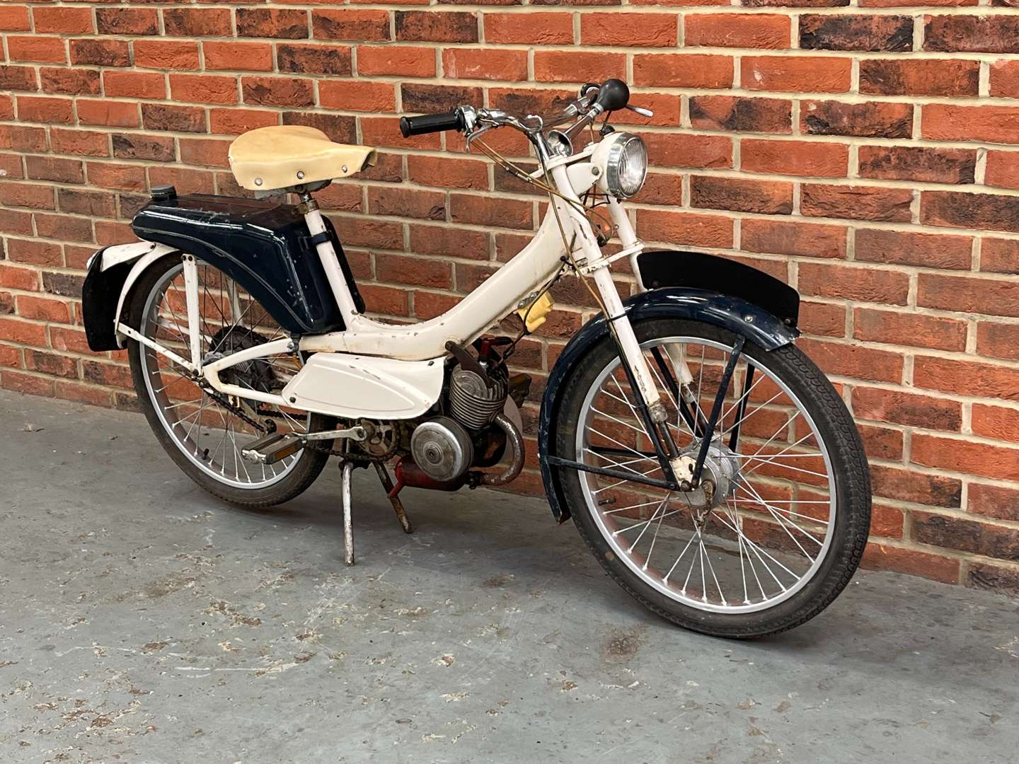 <p>1965 RALEIGH RM6 50CC</p>