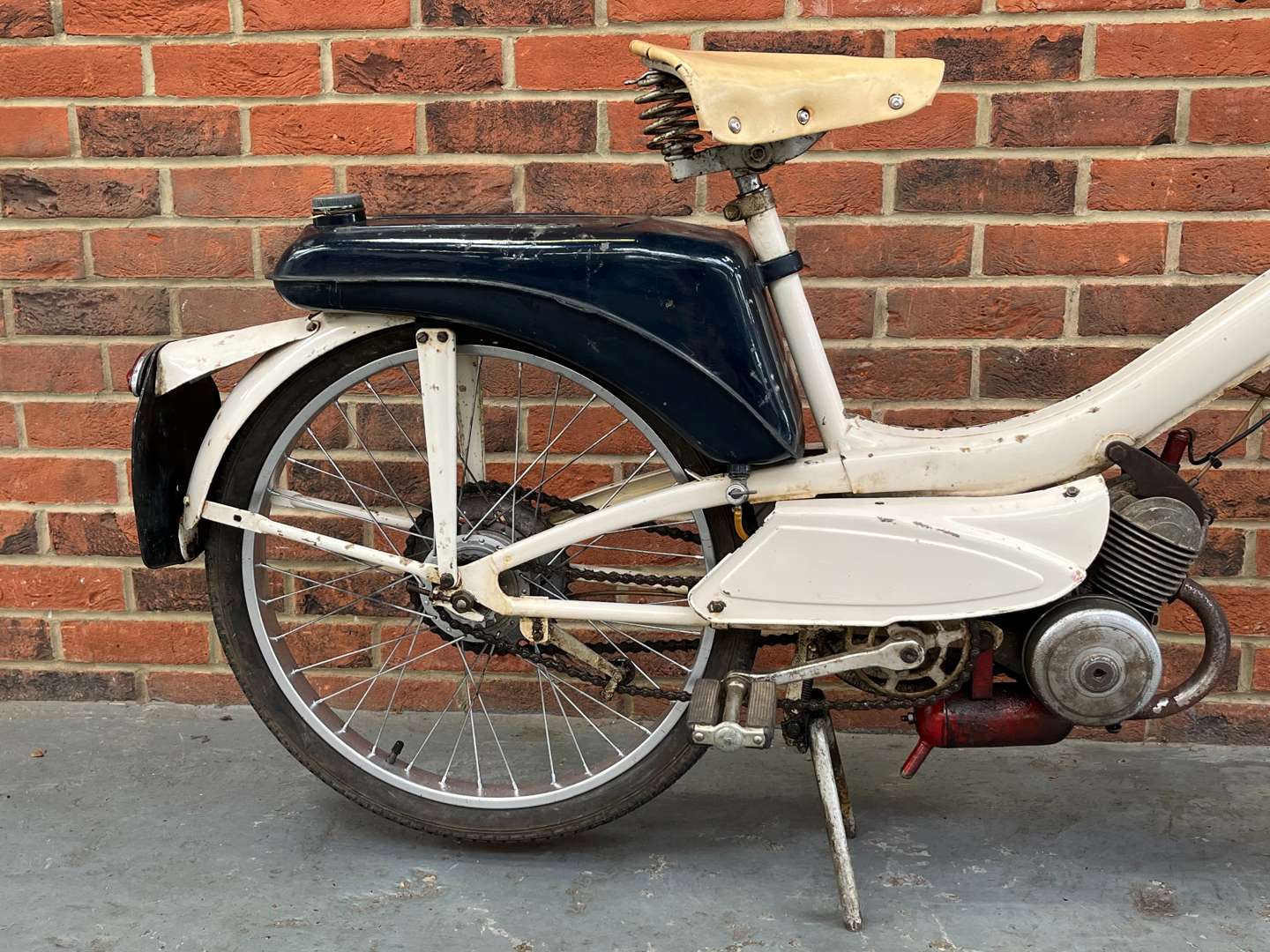 <p>1965 RALEIGH RM6 50CC</p>