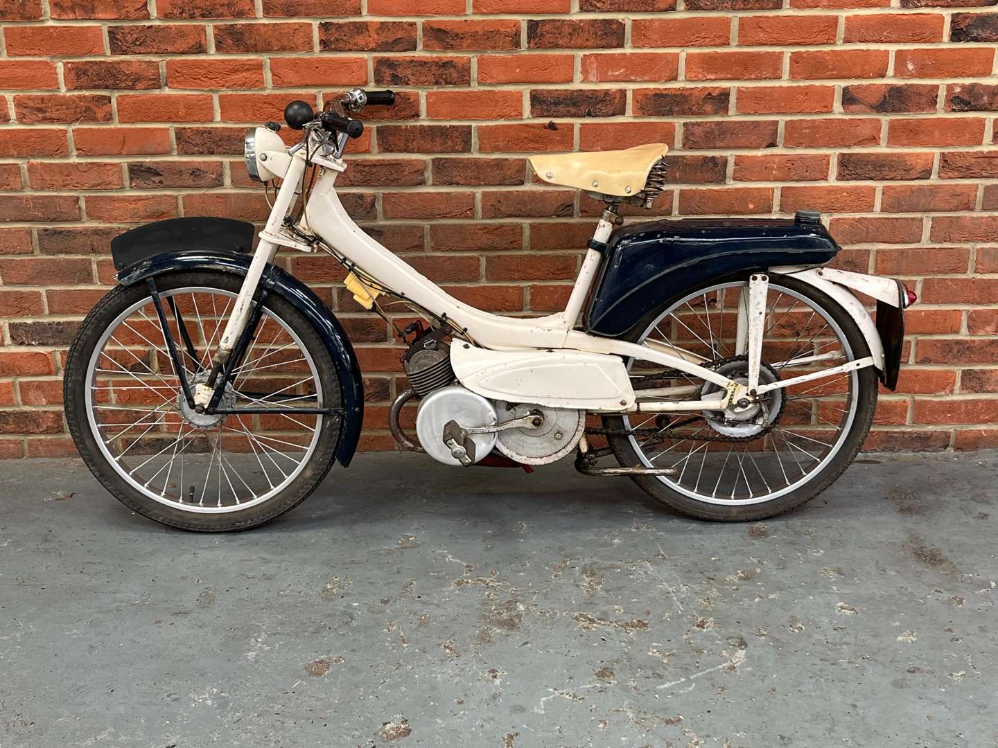 <p>1965 RALEIGH RM6 50CC</p>