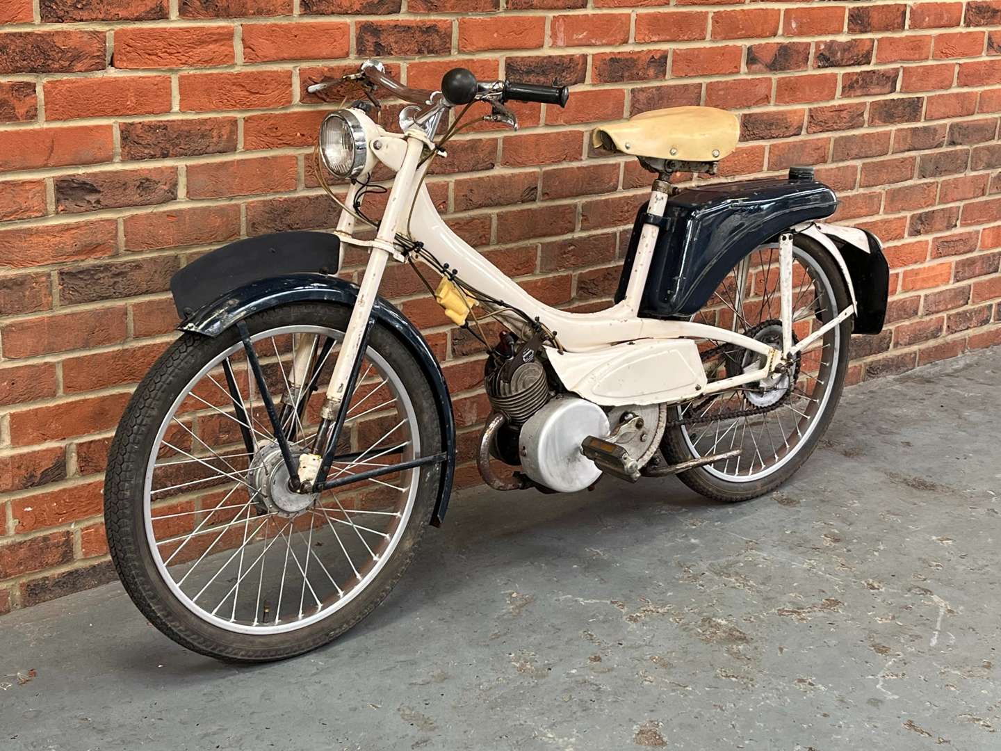 <p>1965 RALEIGH RM6 50CC</p>