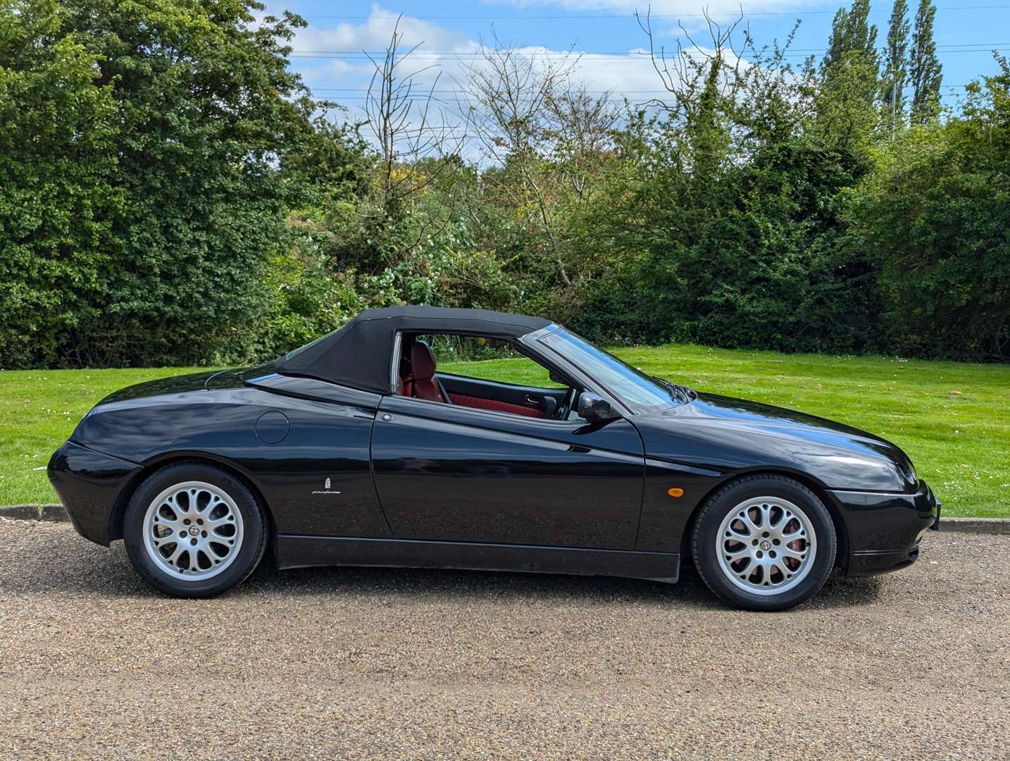 <p>2001 ALFA ROMEO SPIDER 3.0 V6 CONVERTIBLE</p>