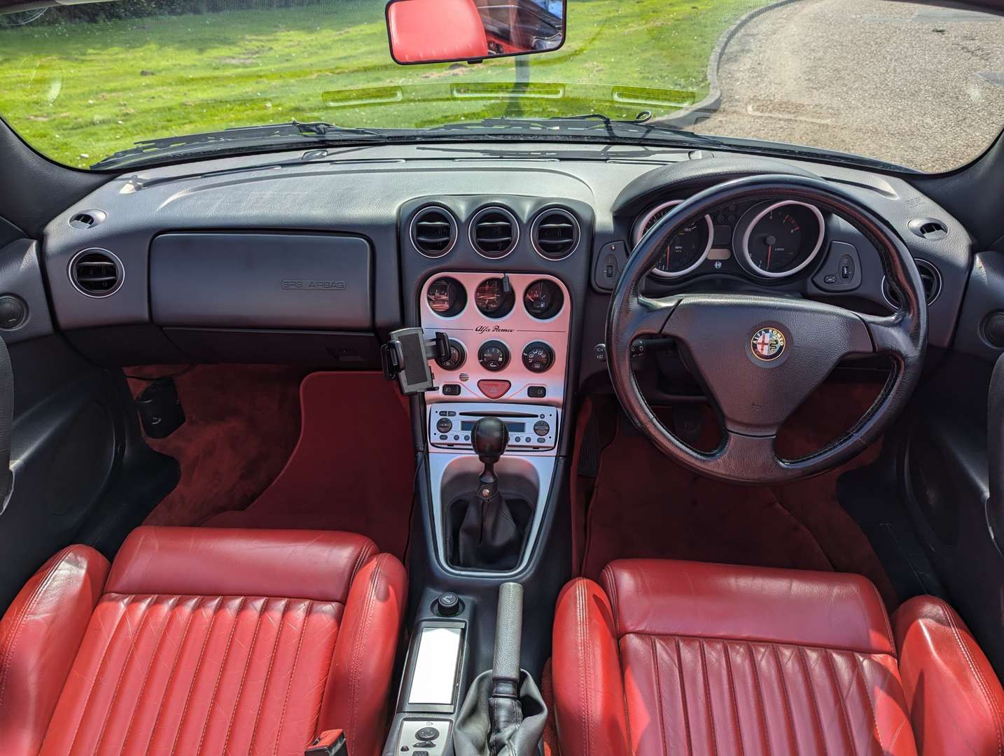 <p>2001 ALFA ROMEO SPIDER 3.0 V6 CONVERTIBLE</p>