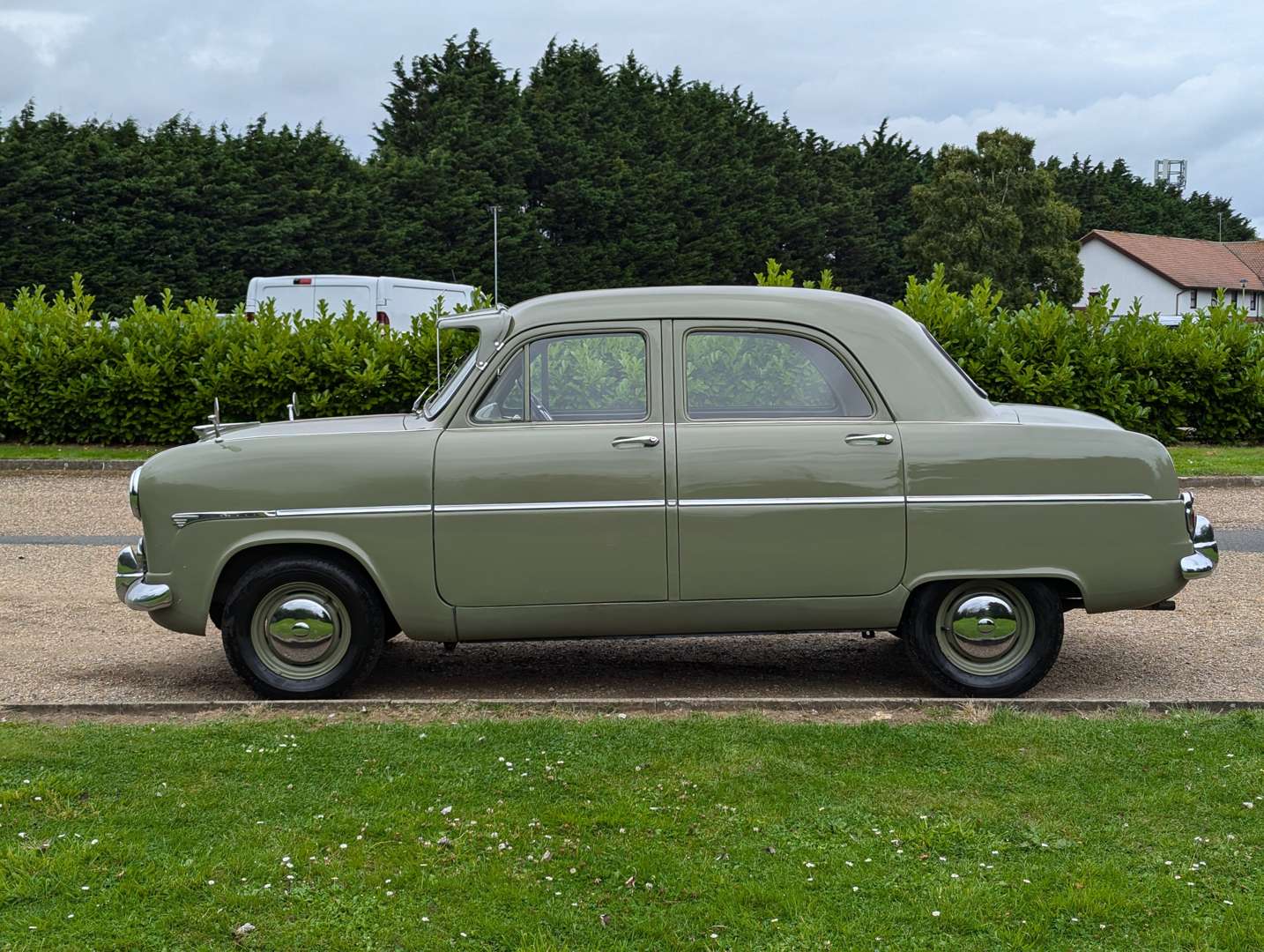 <p>1954 FORD CONSUL SALOON</p>