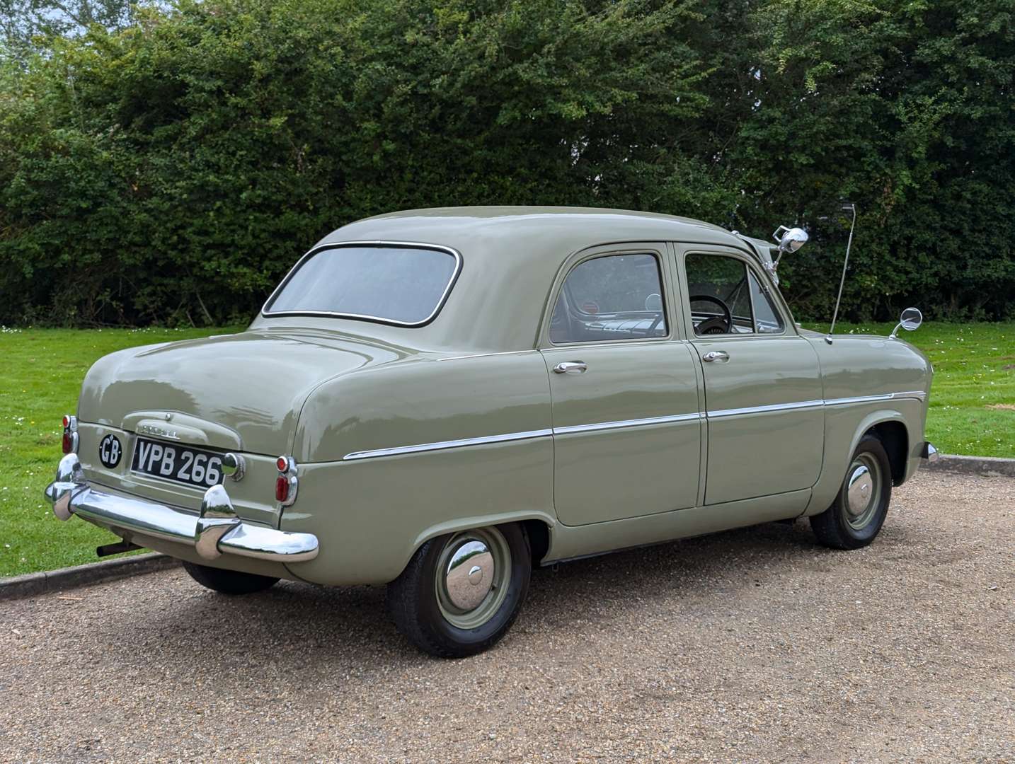 <p>1954 FORD CONSUL SALOON</p>