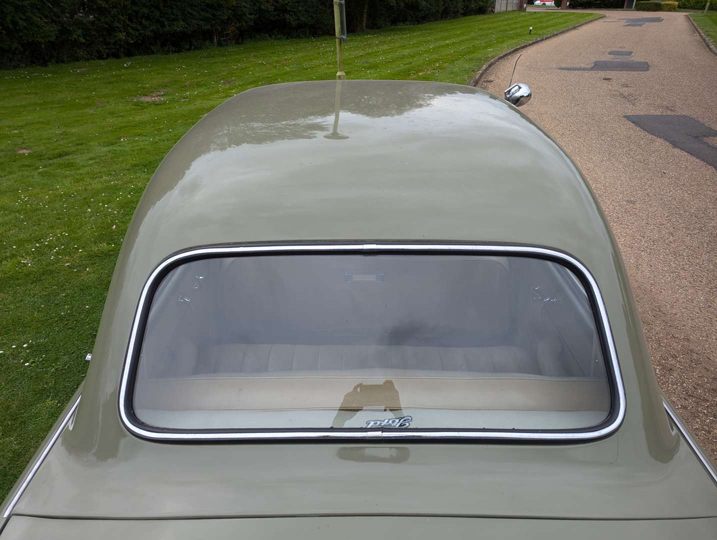 <p>1954 FORD CONSUL SALOON</p>