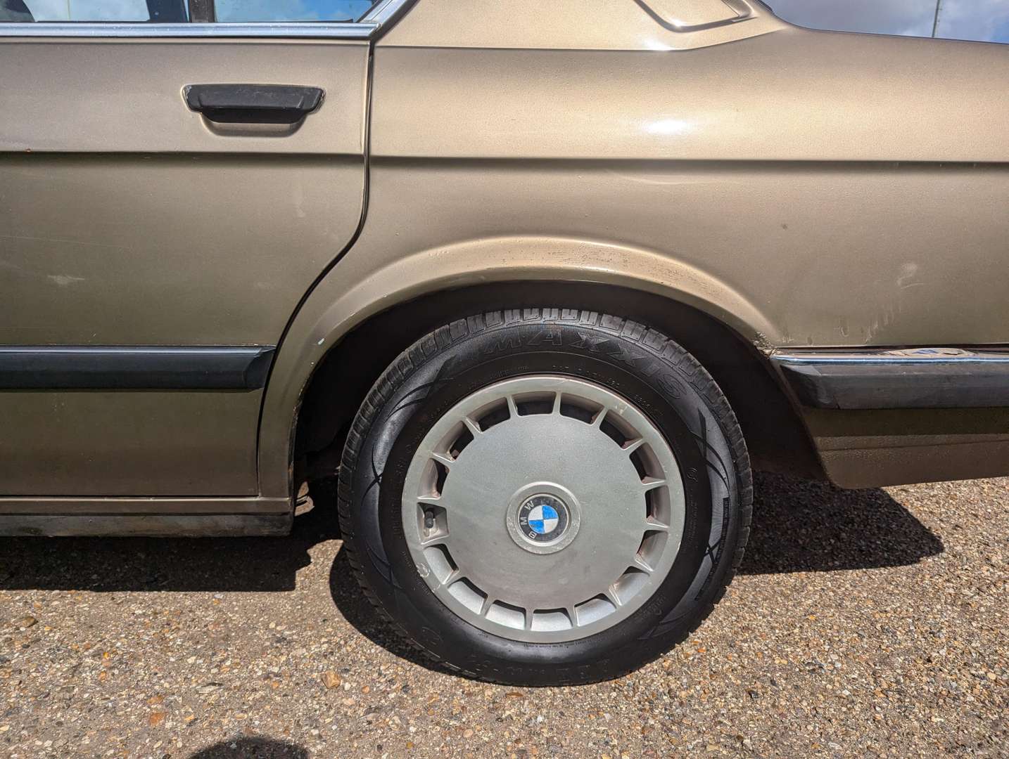 <p>1983 BMW E28 520I</p>