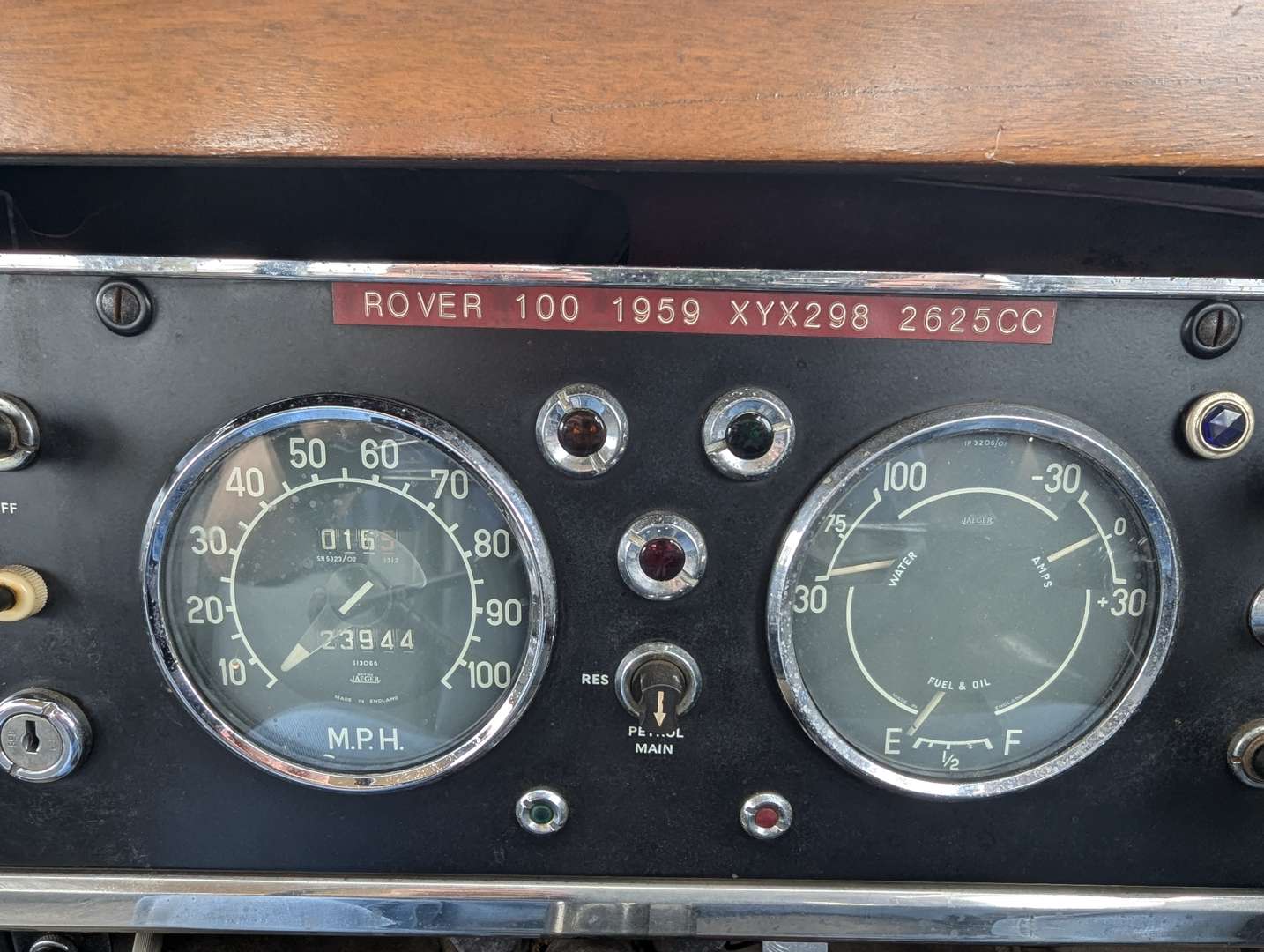 <p>1959 ROVER P4 100</p>