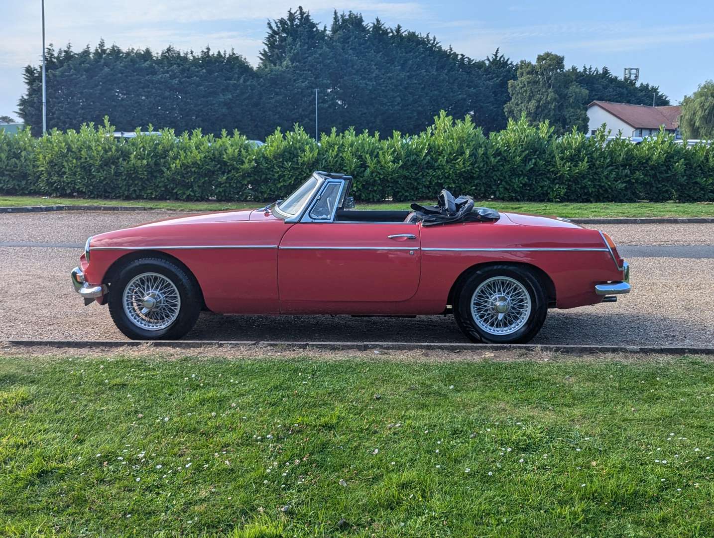 <p>1968 MG B ROADSTER&nbsp;</p>