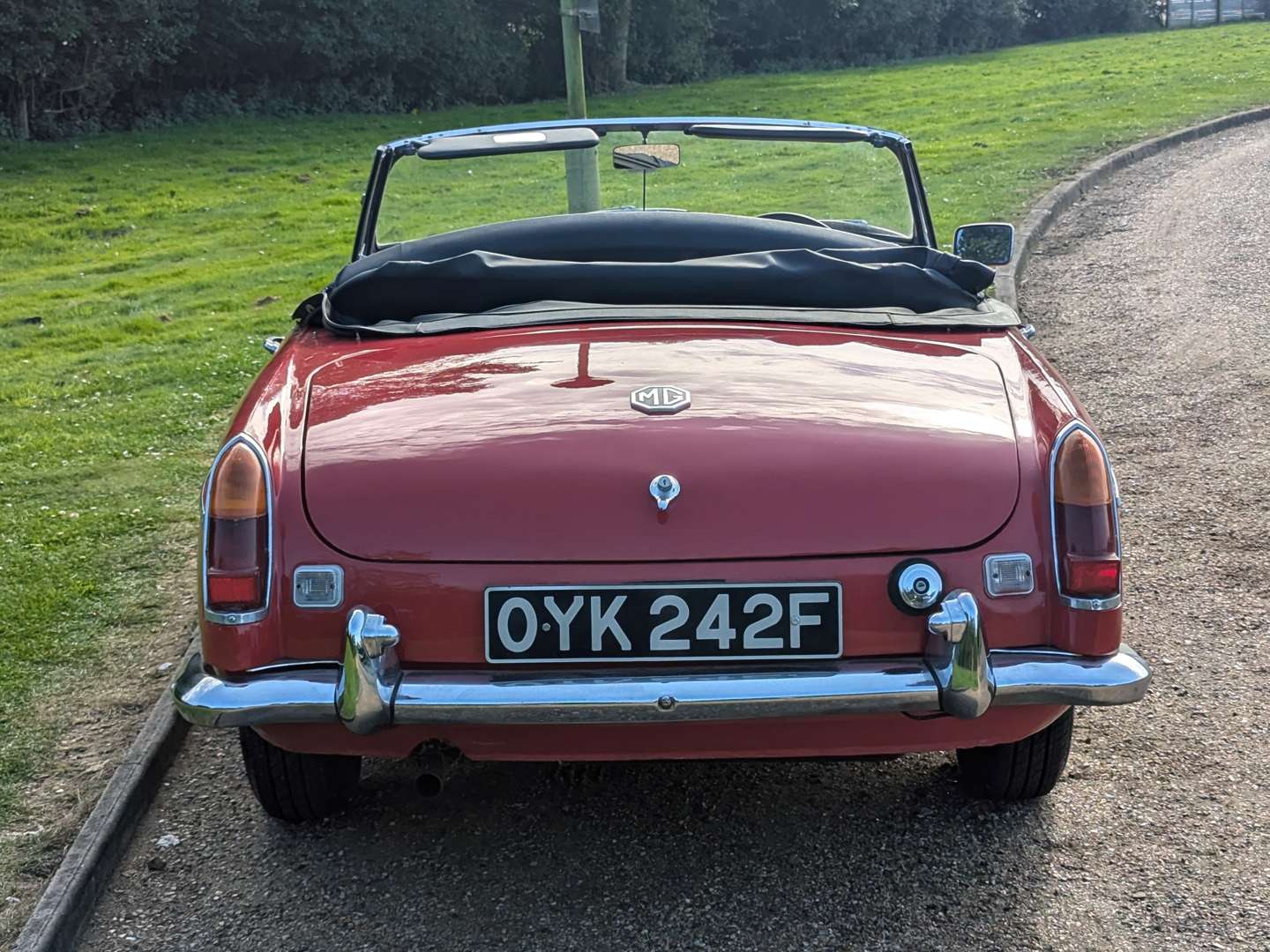 <p>1968 MG B ROADSTER&nbsp;</p>