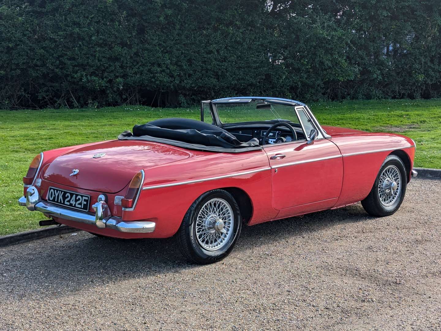 <p>1968 MG B ROADSTER&nbsp;</p>