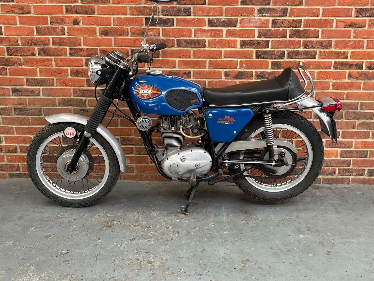 <p>1970 BSA STARFIRE 250CC</p>