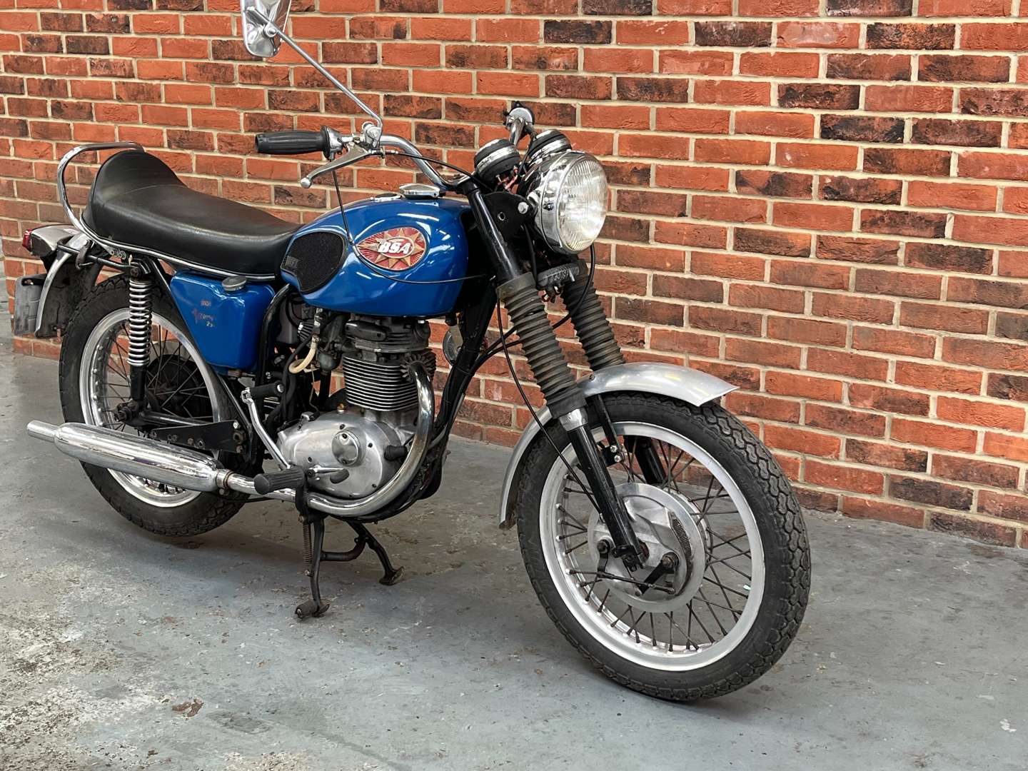 <p>1970 BSA STARFIRE 250CC</p>