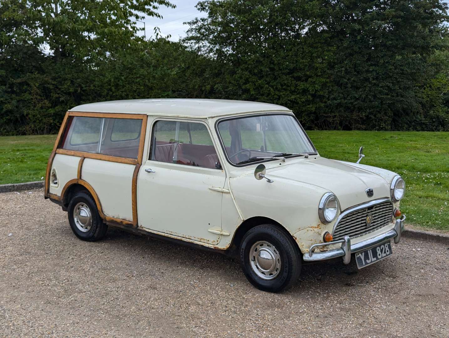 <p>1964 AUSTIN MINI TRAVELLER&nbsp;</p>