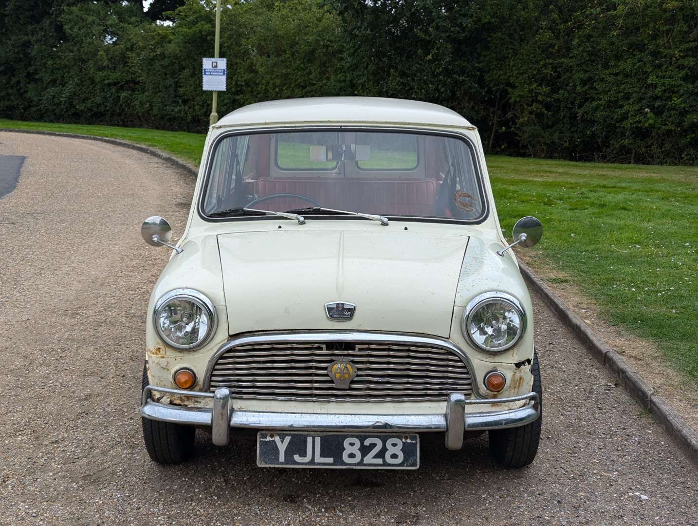 <p>1964 AUSTIN MINI TRAVELLER&nbsp;</p>