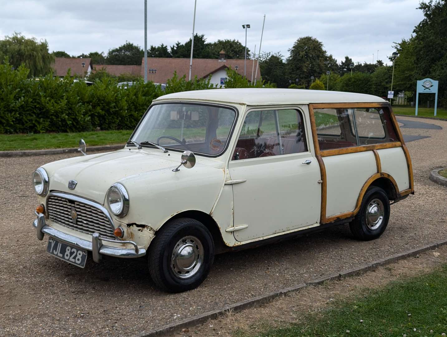 <p>1964 AUSTIN MINI TRAVELLER&nbsp;</p>