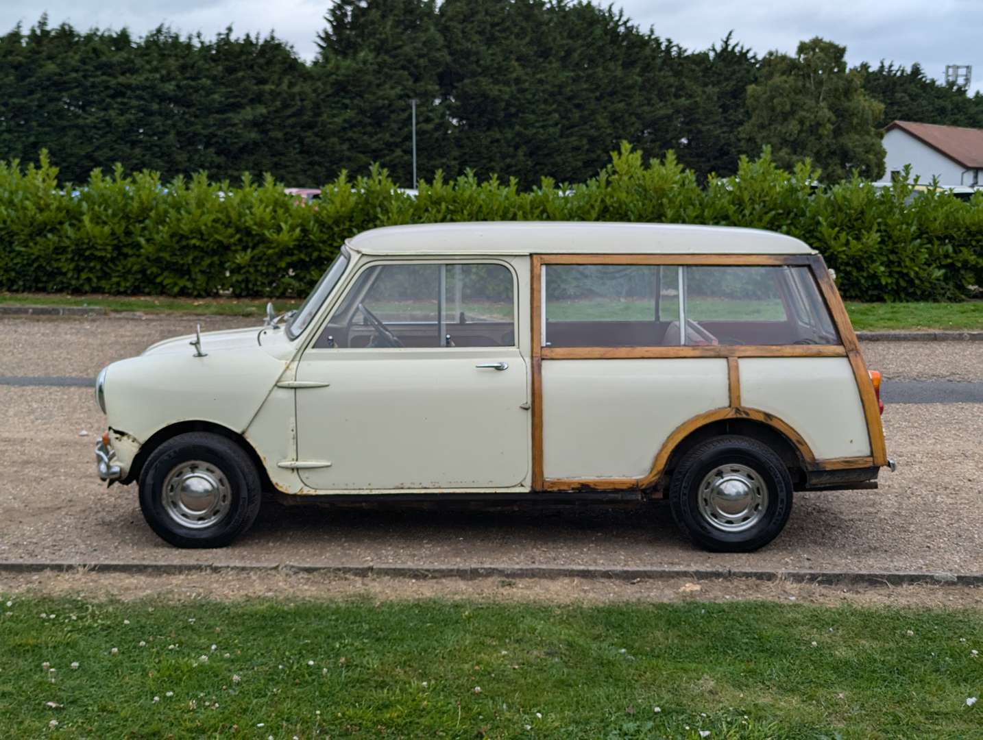 <p>1964 AUSTIN MINI TRAVELLER&nbsp;</p>