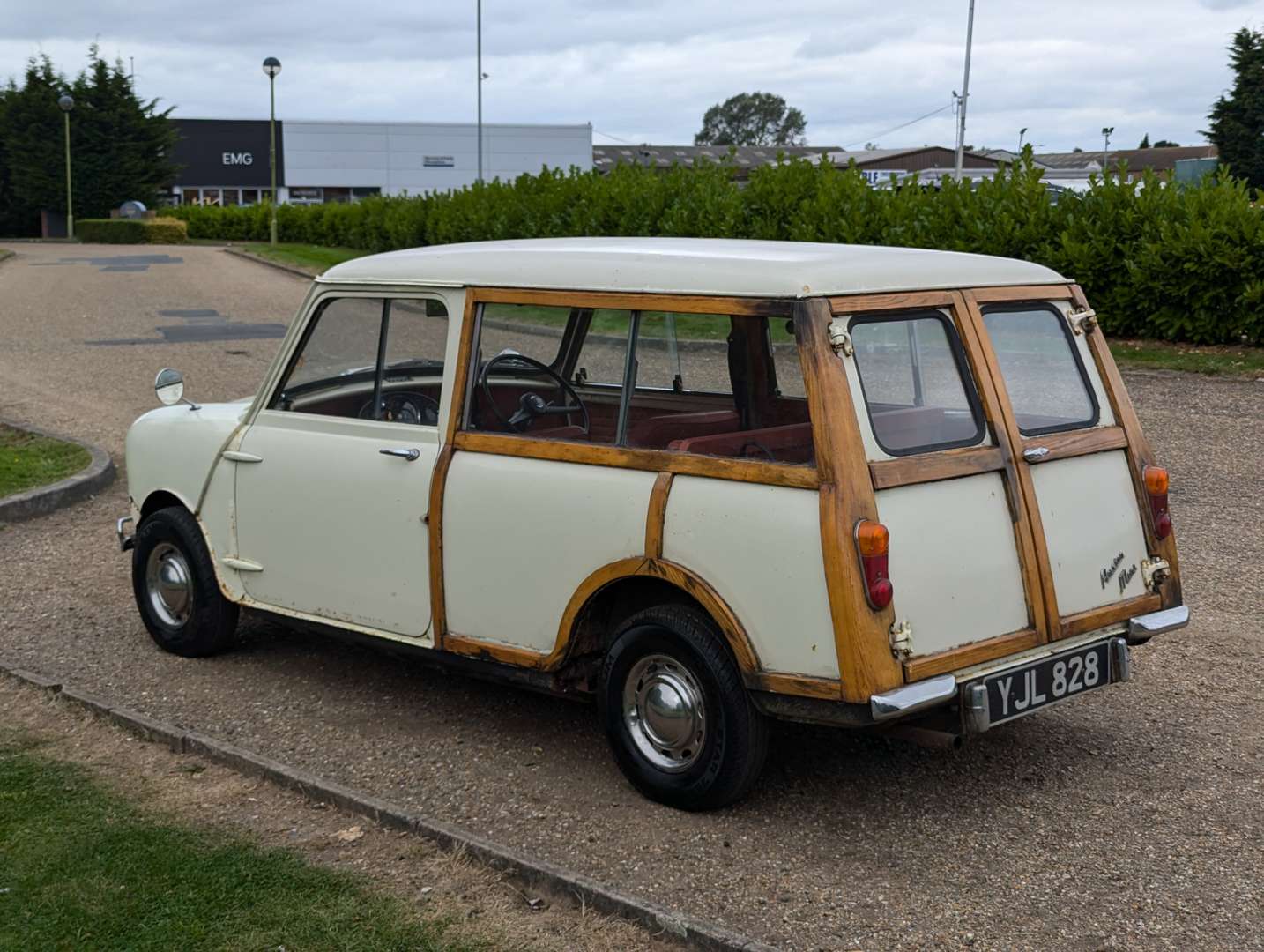 <p>1964 AUSTIN MINI TRAVELLER&nbsp;</p>