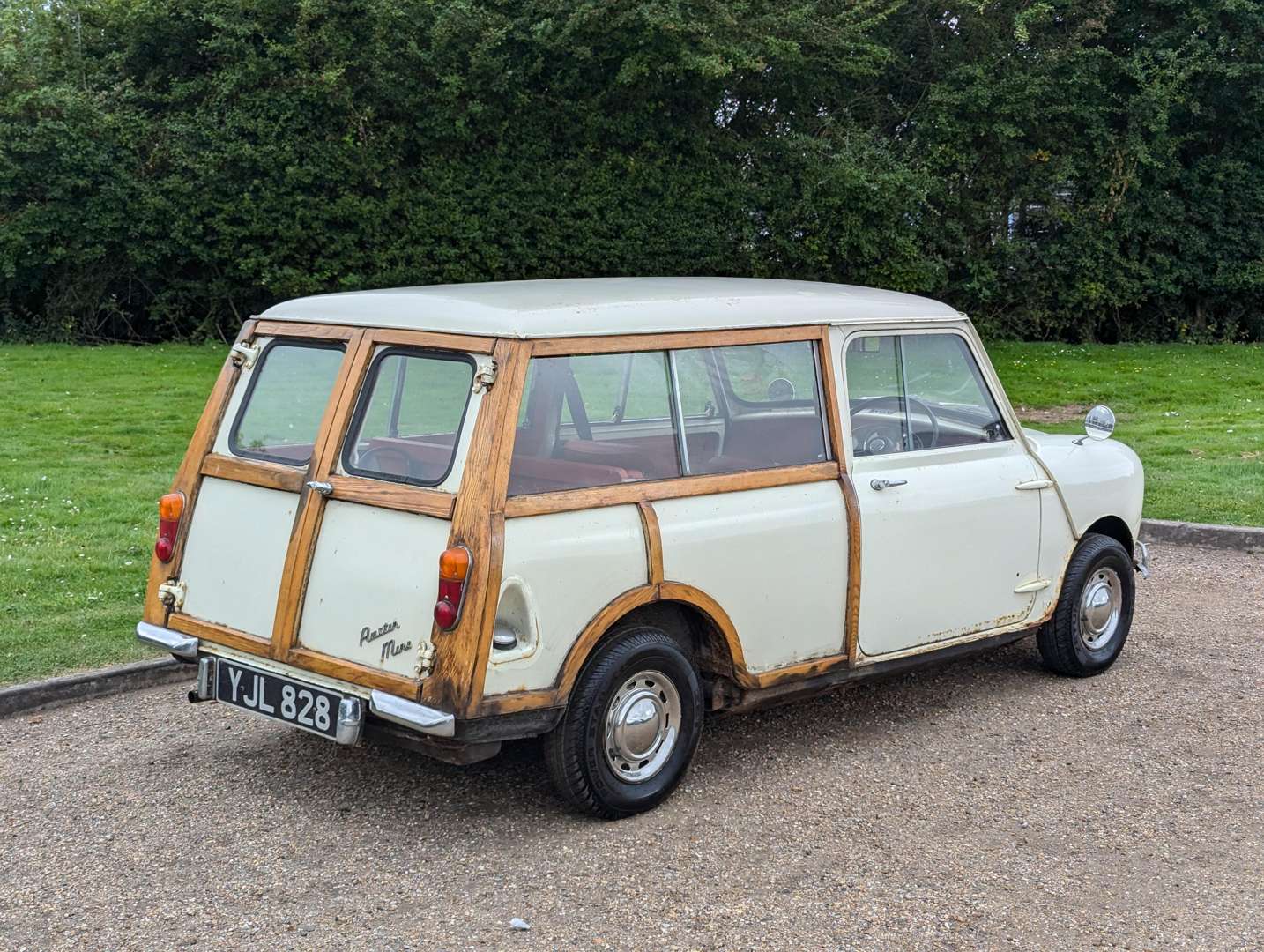 <p>1964 AUSTIN MINI TRAVELLER&nbsp;</p>