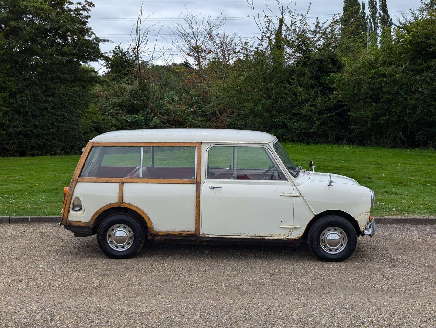 <p>1964 AUSTIN MINI TRAVELLER&nbsp;</p>