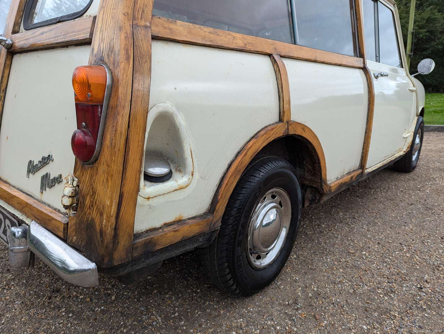 <p>1964 AUSTIN MINI TRAVELLER&nbsp;</p>