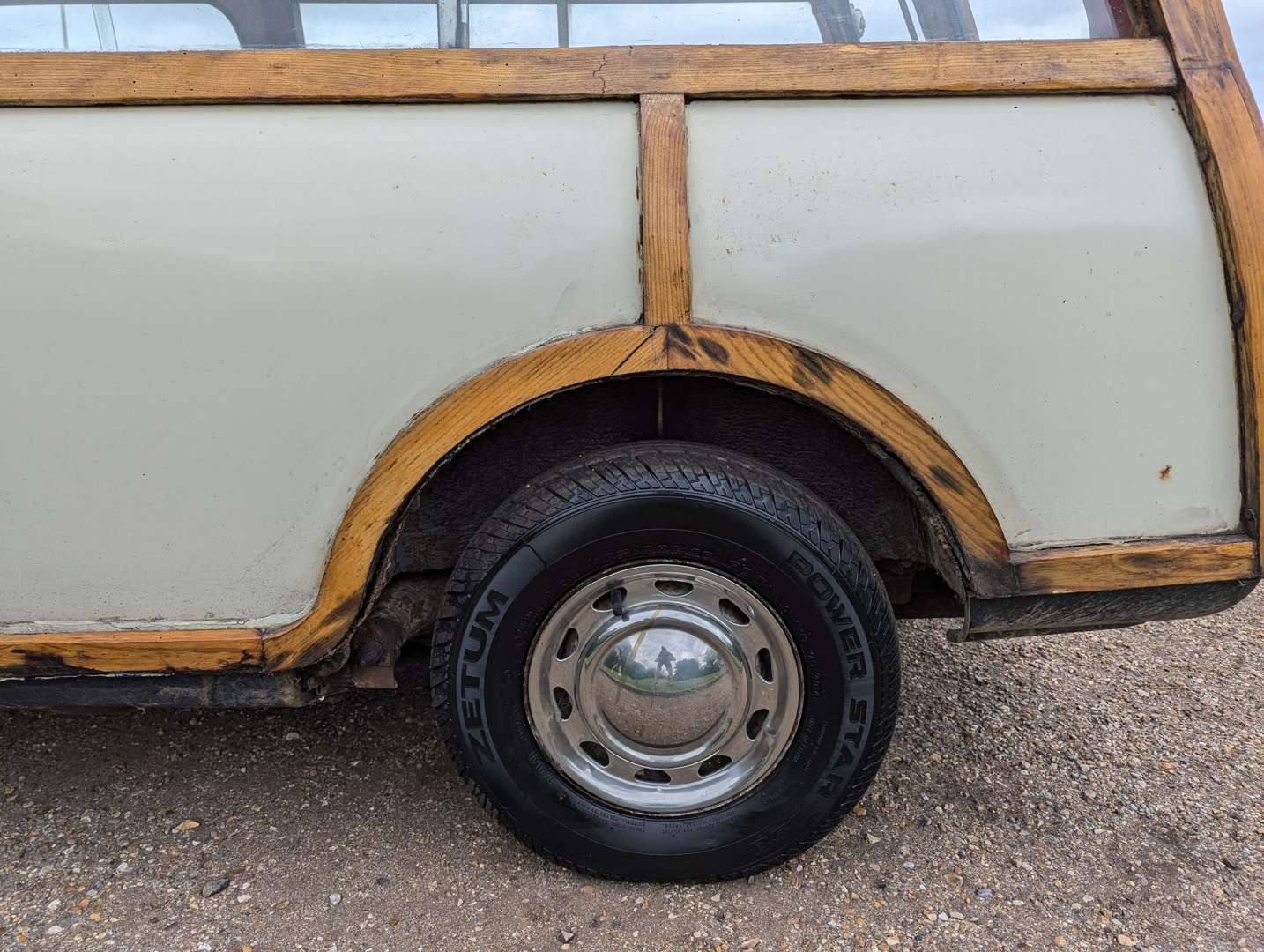 <p>1964 AUSTIN MINI TRAVELLER&nbsp;</p>