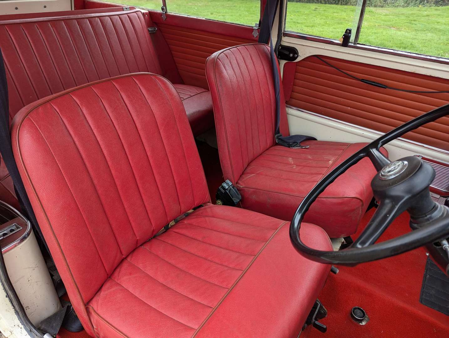 <p>1964 AUSTIN MINI TRAVELLER&nbsp;</p>